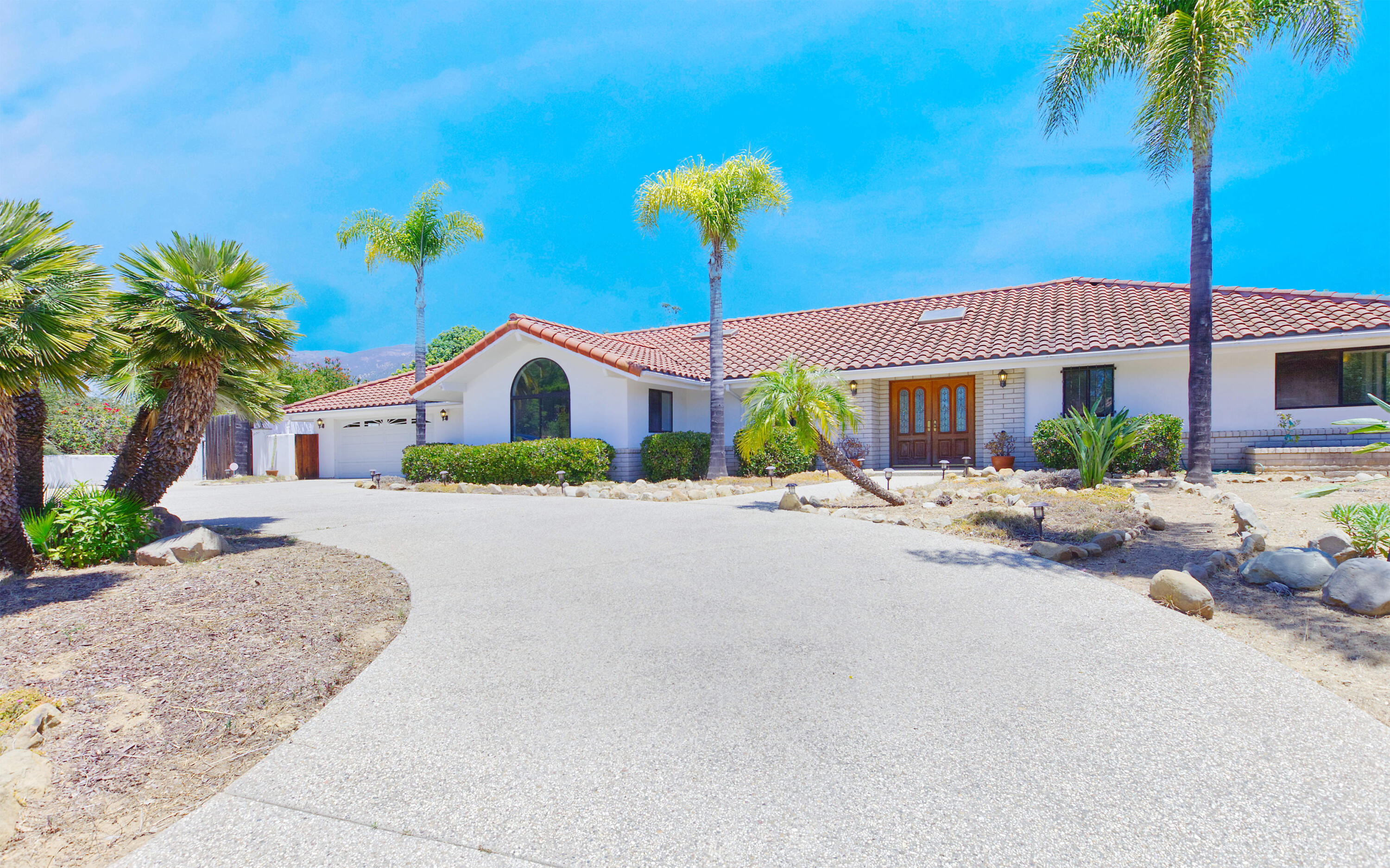940 Camino Del Rio Santa Barbara, CA 93110 - Photo 26 of 28 Front Entry Drive