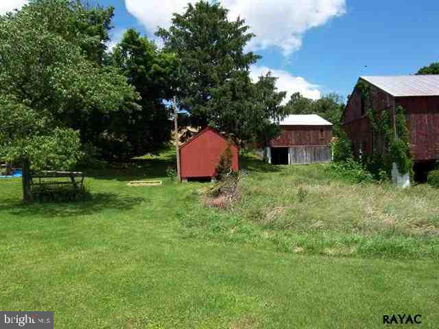 95 Barshinger Road Red Lion, PA 17356 - Photo 4 of 36