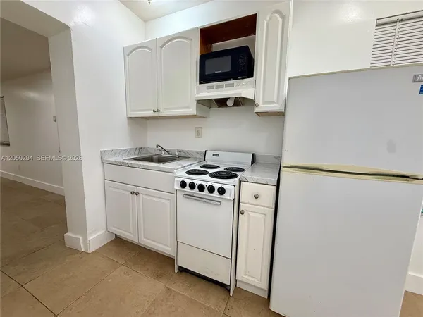 $1,600 | 427 Northeast 62nd Street, Unit 14, Miami, FL 33138
