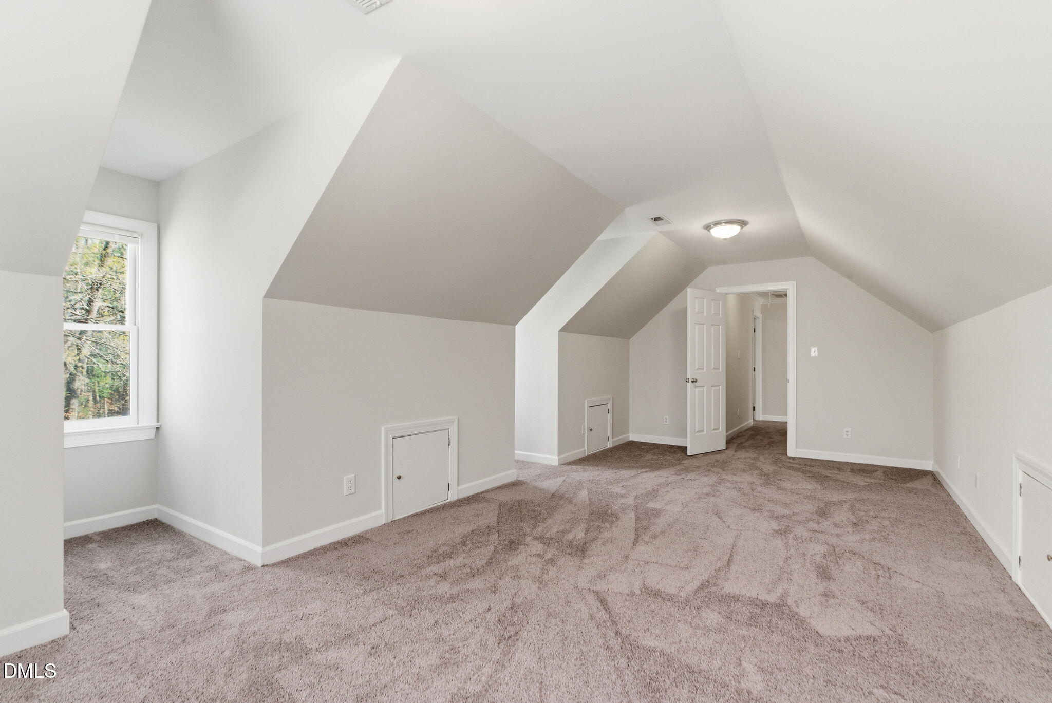 7400 Green Hope School Road Cary, NC 27519 - Photo 27 of 48 an empty room with windows and closet