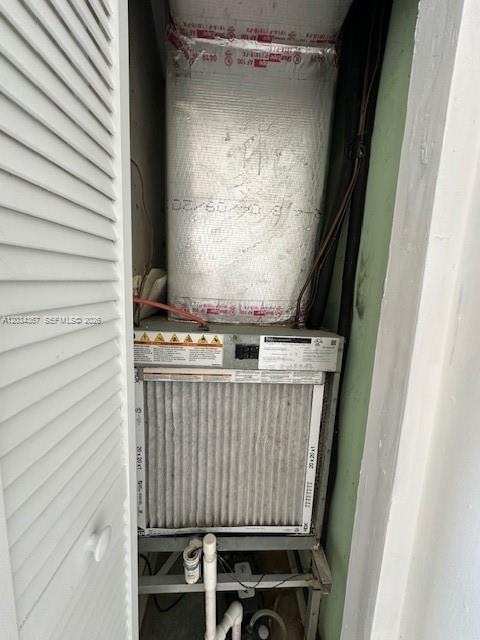 274 East 9th Street, Unit 4 Hialeah, FL 33010 - Photo 11 of 15 a view of a balcony with a sink