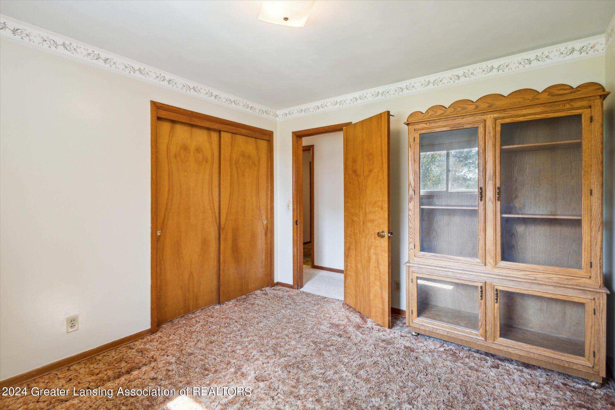 7041 West Howe Road Dewitt, MI 48820 - Photo 24 of 47 26-7041-W-Howe-Rd-DeWitt-MI-48820-Window