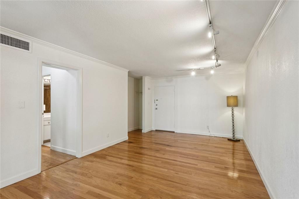 395 Pharr Road Northeast, Unit 302 Atlanta, GA 30305 - Photo 4 of 15