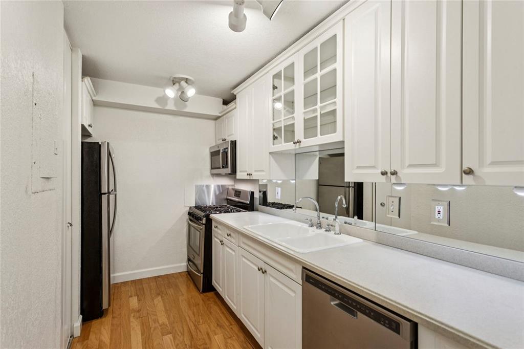 395 Pharr Road Northeast, Unit 302 Atlanta, GA 30305 - Photo 6 of 15