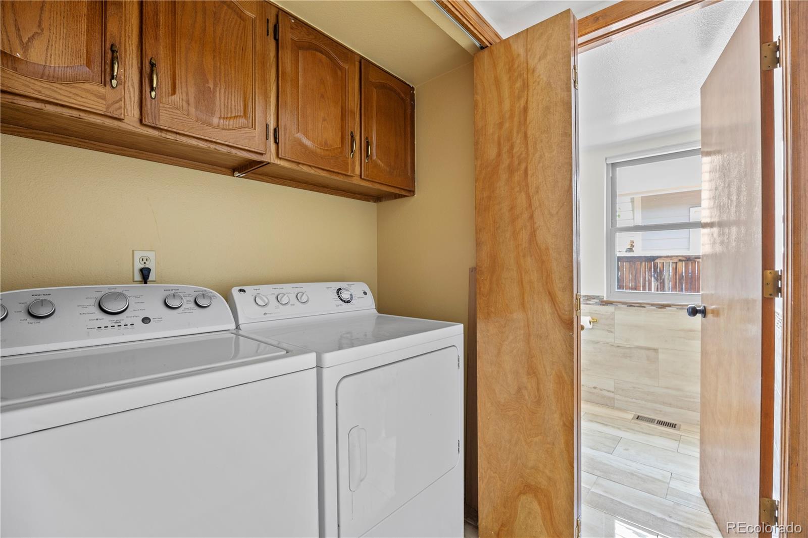 8725 Meadowlark Circle Highlands Ranch, CO 80126 - Photo 24 of 40 a utility room with dryer and washer