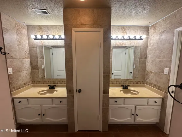 $2,000 | 696 Apuwai Place, Diamondhead, MS 39525