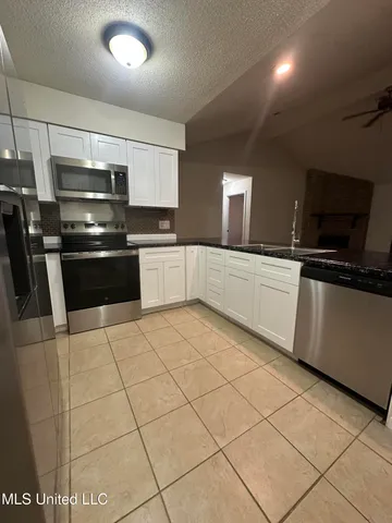 $2,000 | 696 Apuwai Place, Diamondhead, MS 39525