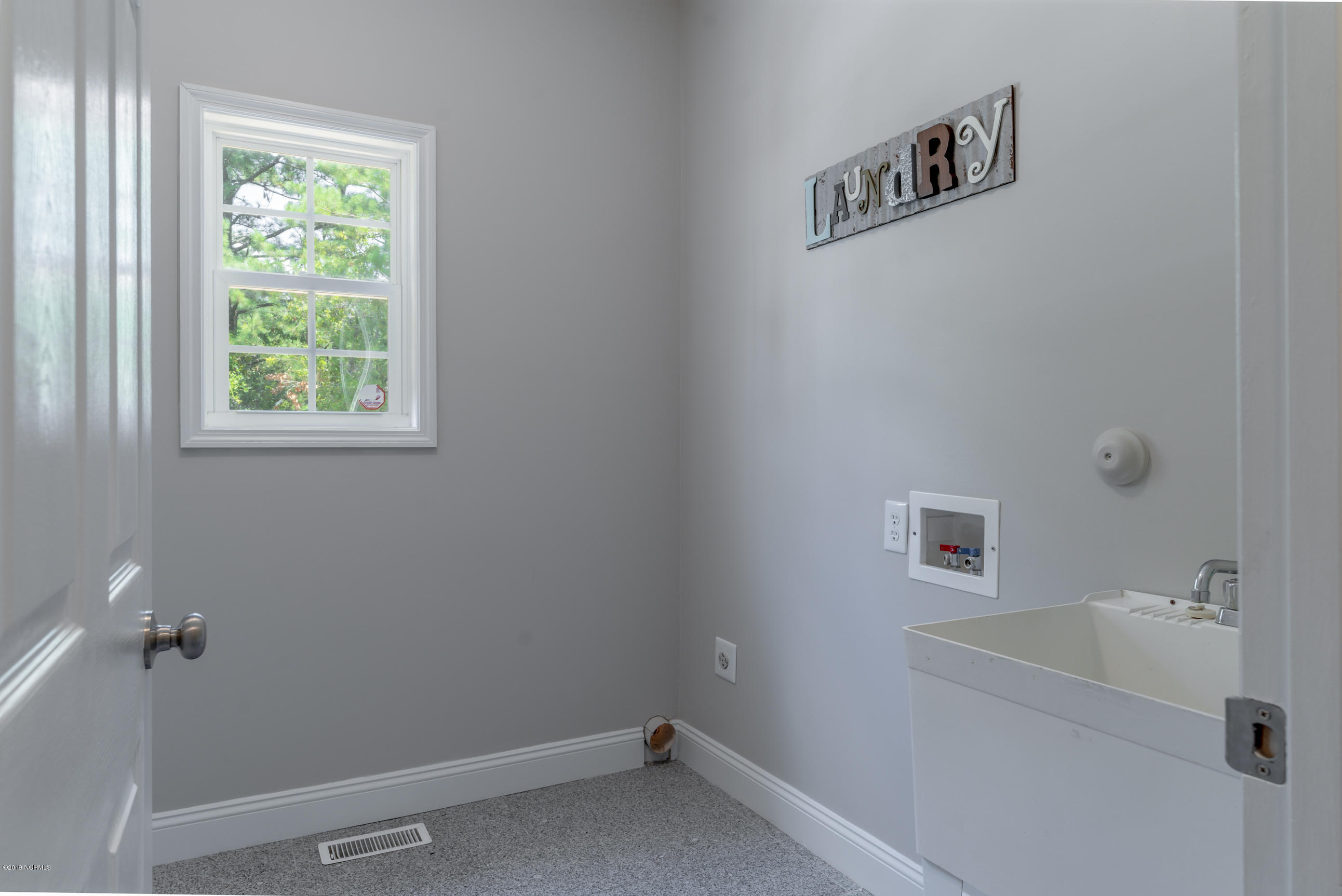 207 South Grist Mill Road Hampstead, NC 28443 - Photo 25 of 36 Laundry room with sink