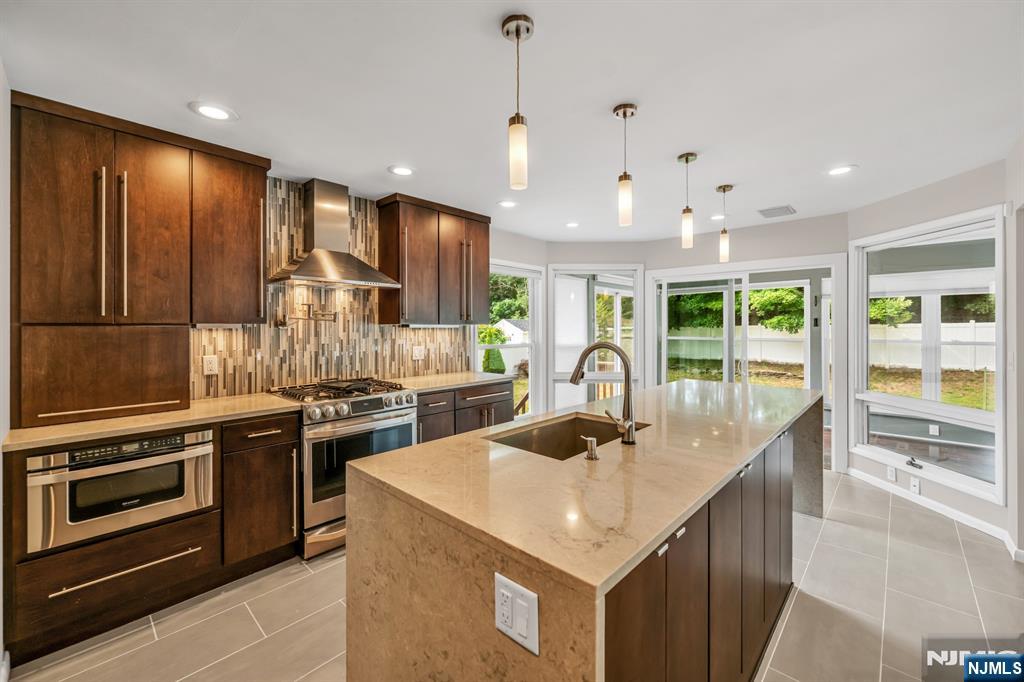 45 Jay Drive Paramus, NJ 07652 - Photo 13 of 41