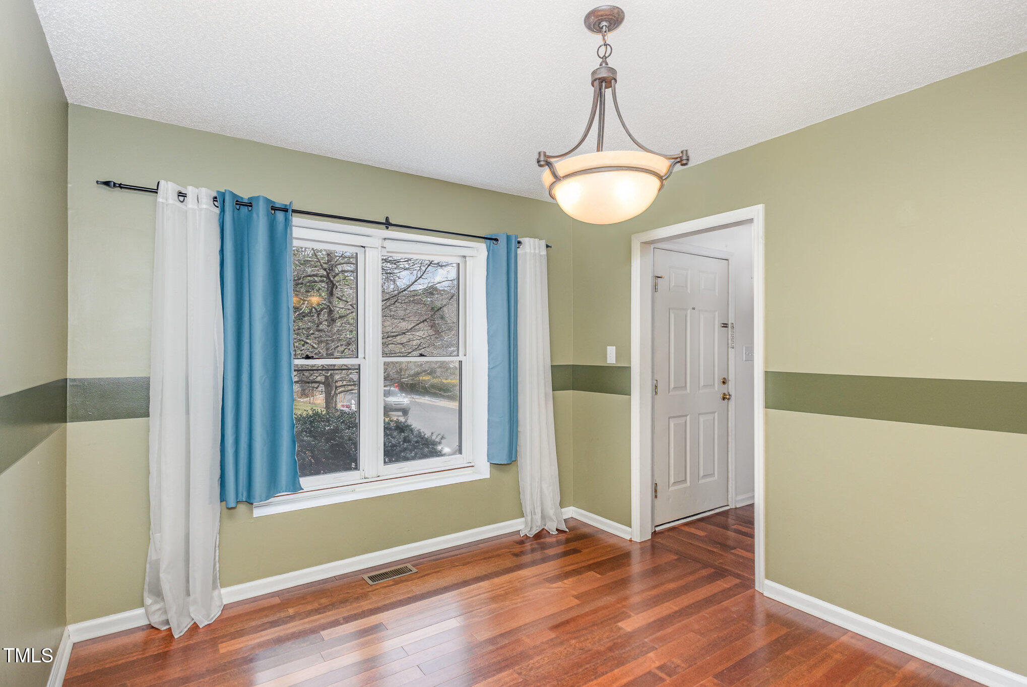 1040 Sheetbend Lane Raleigh, NC 27606 - Photo 10 of 38 006_bc4a2789-edit_402