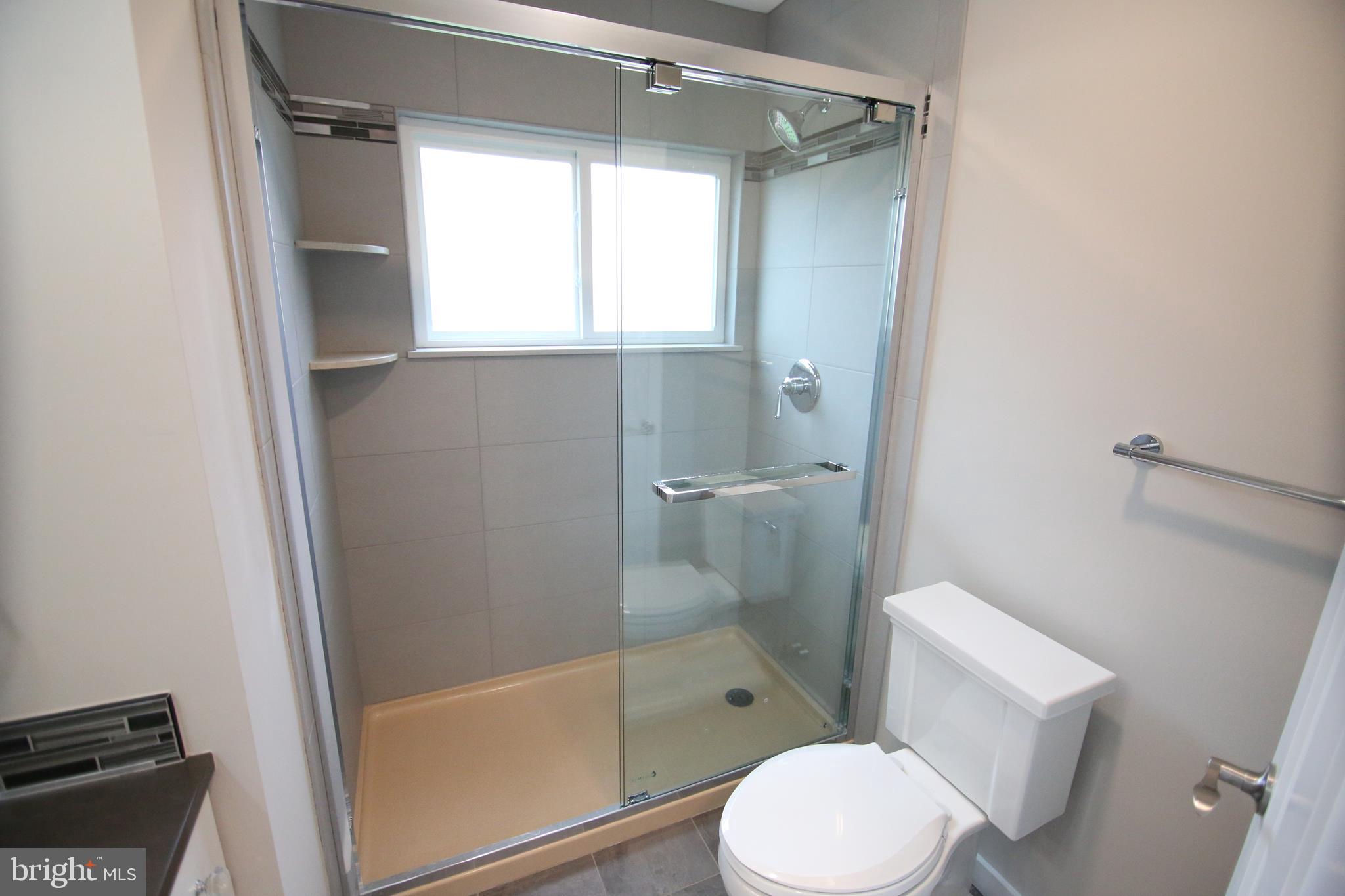 33 High Road Levittown, PA 19056 - Photo 27 of 43 First Level Full Bath