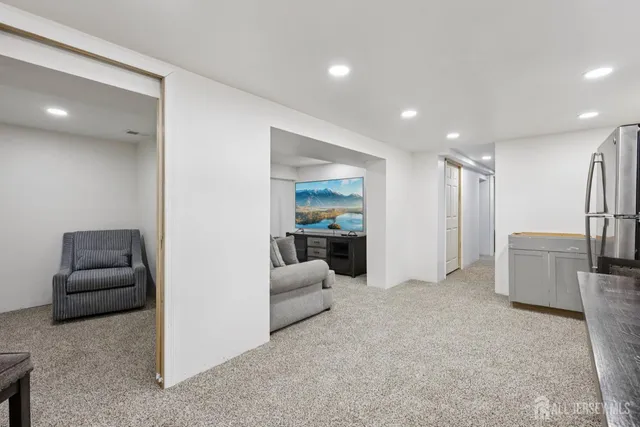 $615,000 | 3 Duke Lane, Hazlet, NJ 07730