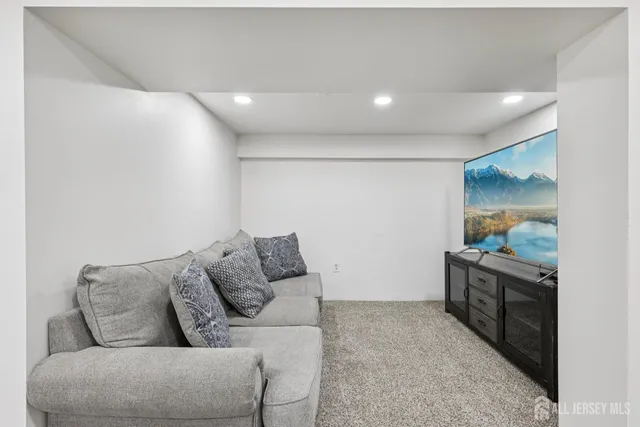 $615,000 | 3 Duke Lane, Hazlet, NJ 07730