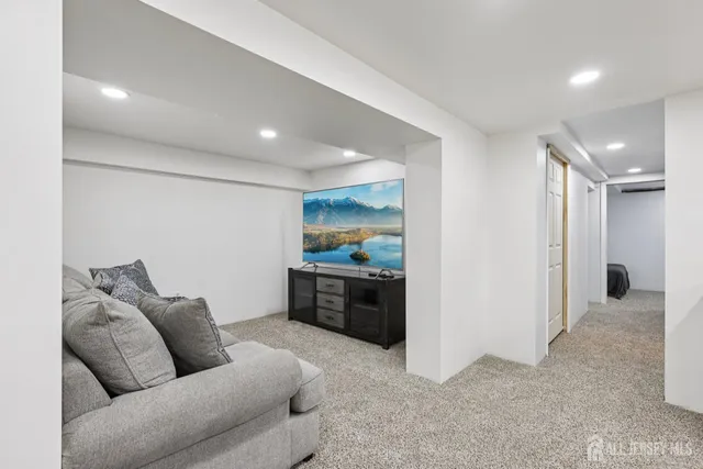 $615,000 | 3 Duke Lane, Hazlet, NJ 07730