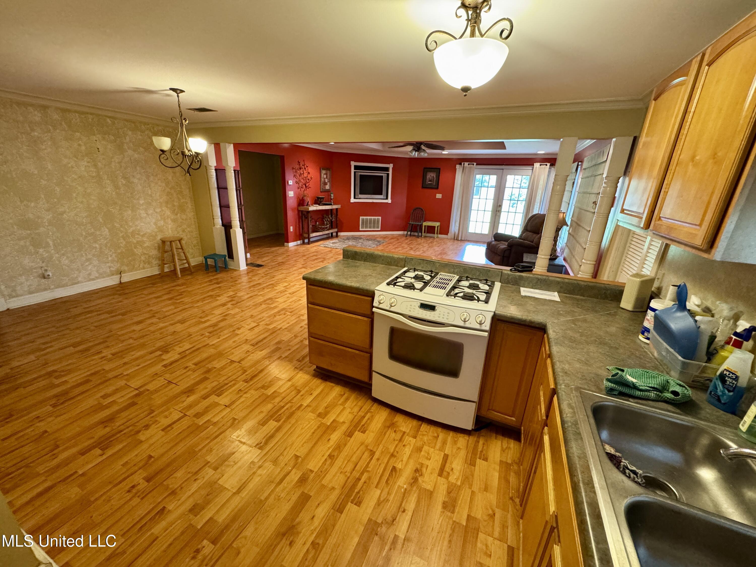 1103 North Yale Street Cleveland, MS 38732 - Photo 3 of 19 IMG_3048