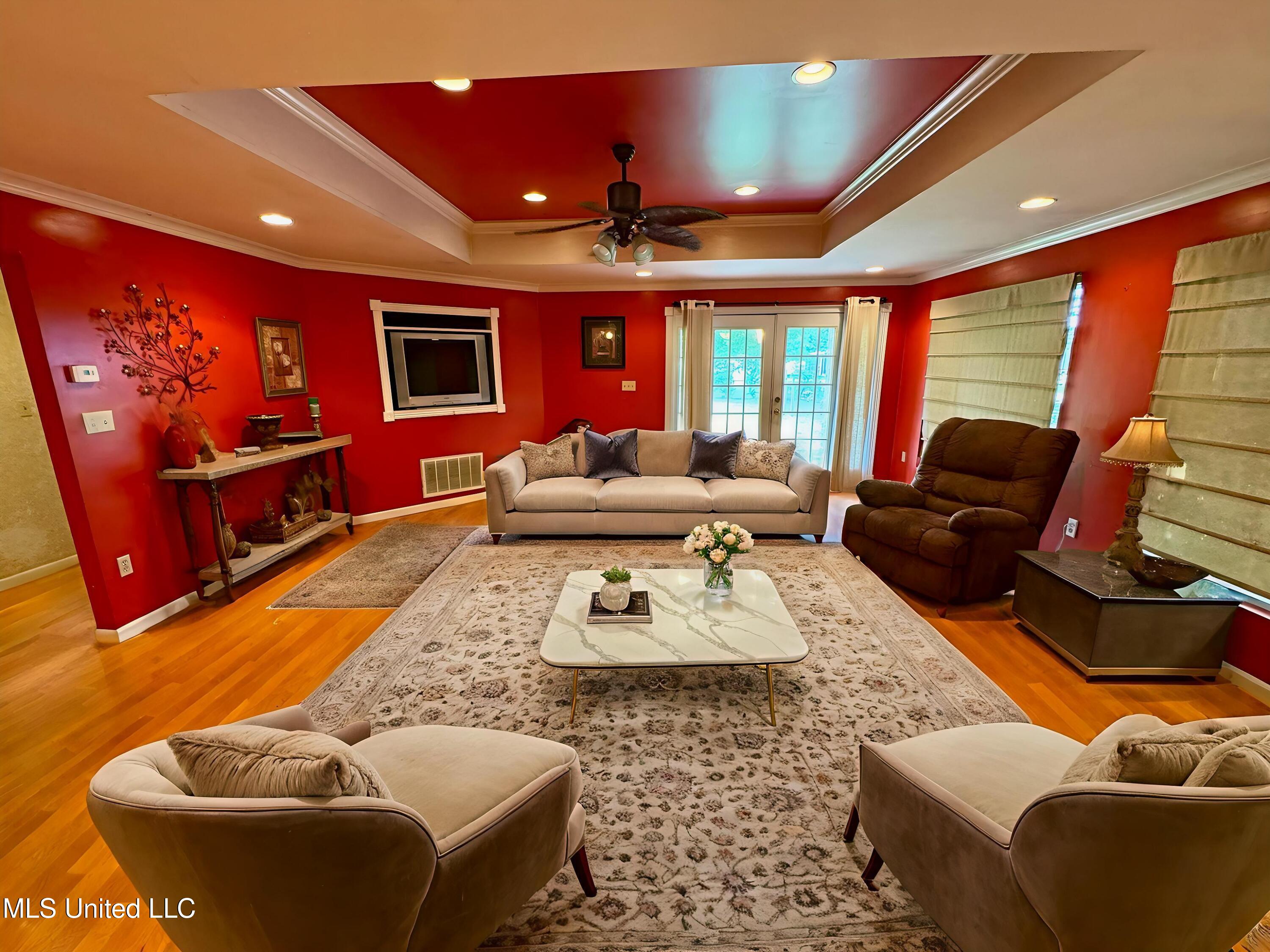 1103 North Yale Street Cleveland, MS 38732 - Photo 6 of 19 IMG_3038 - Living Room - Luxury - 7