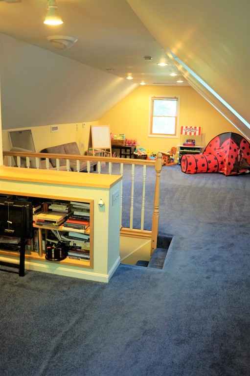 6 Pinewood Road Chelmsford, MA 01824 - Photo 22 of 27 a terrace with a table and chairs