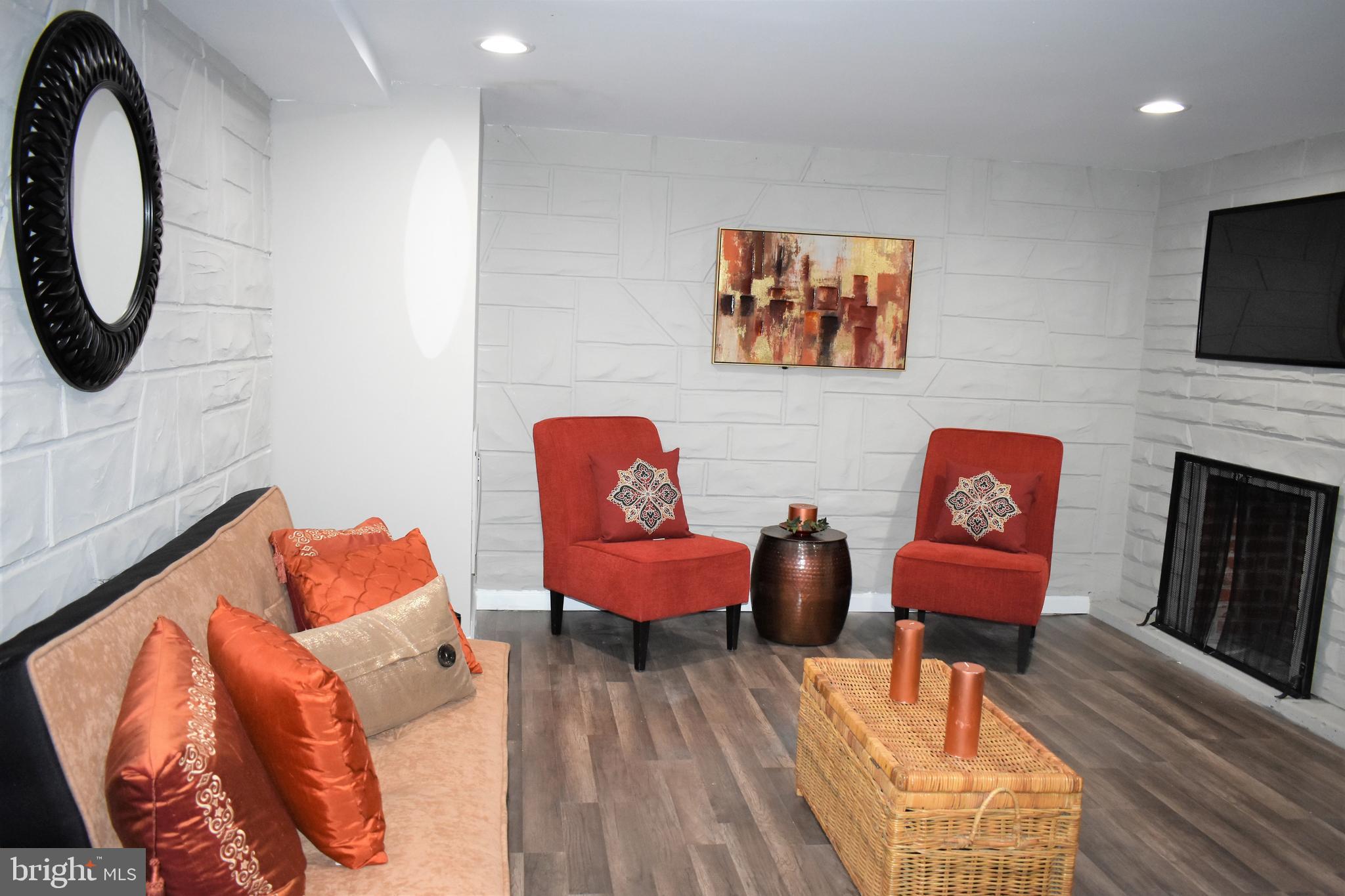 8062 Wallace Road Baltimore, MD 21222 - Photo 17 of 20 Spacious Family Room