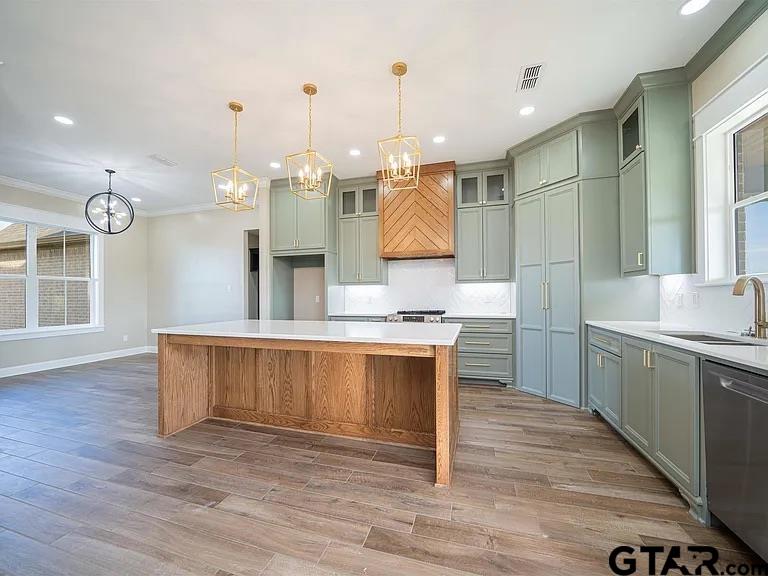 404 Small Oaks Road Kilgore, TX 75662 - Photo 8 of 34