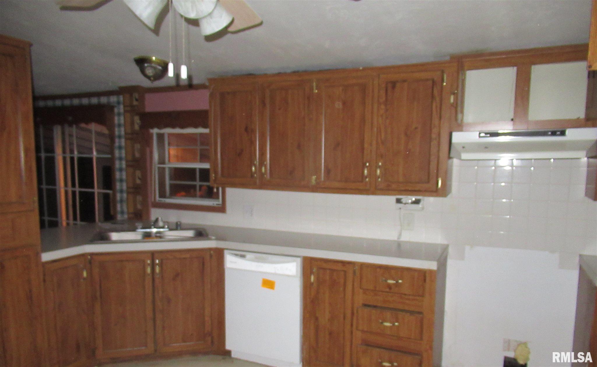 1275 Webb Road Marion, IL 62959 - Photo 4 of 10 Gallery Image 4