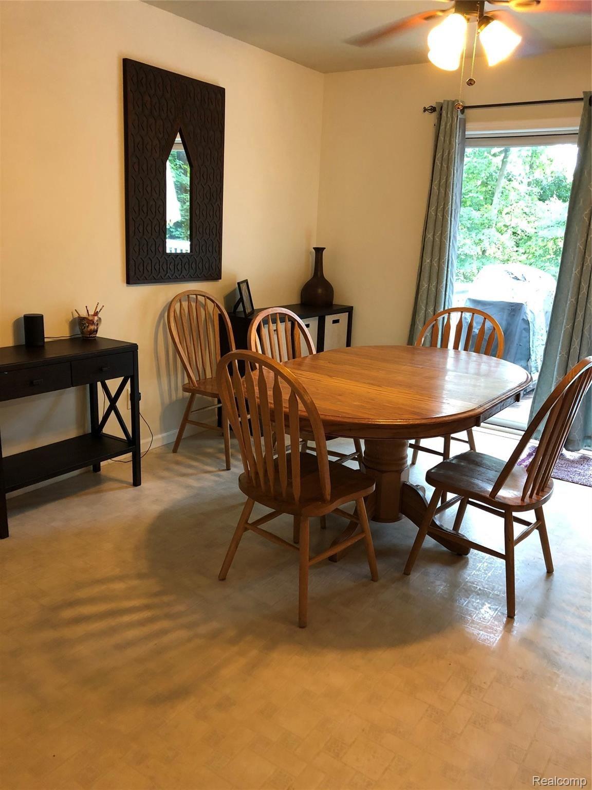 8286 Chilson Road Pinckney, MI 48169 - Photo 10 of 24 DINING AREA.JPG