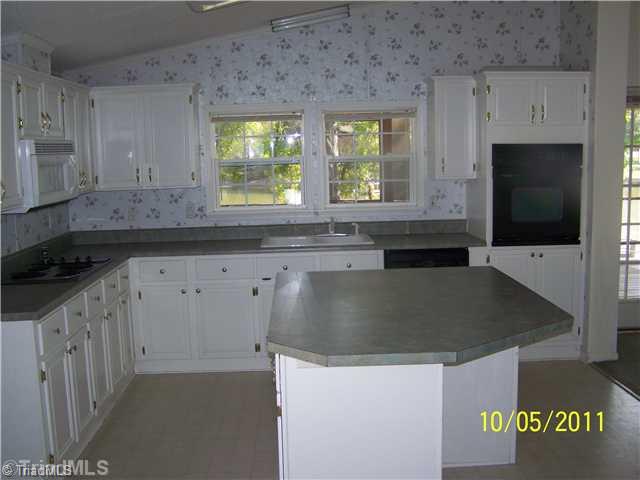 2316 Riverview Road Lexington, NC 27292 - Photo 4 of 10 Kitchen.