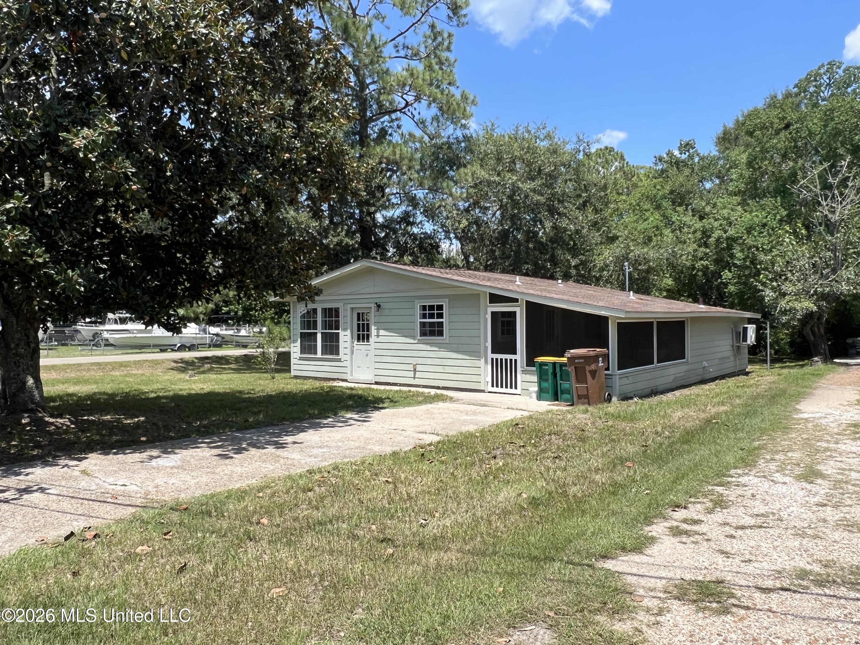 524 Old Pass Road West Long Beach, MS 39560 - Photo 3 of 14 IMG_0960