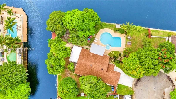 a view of a garden with a flower in a garden