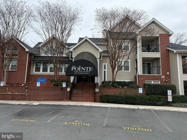 $399,993 | 3310 Wyndham Circle, Unit 215, Alexandria, VA 22302