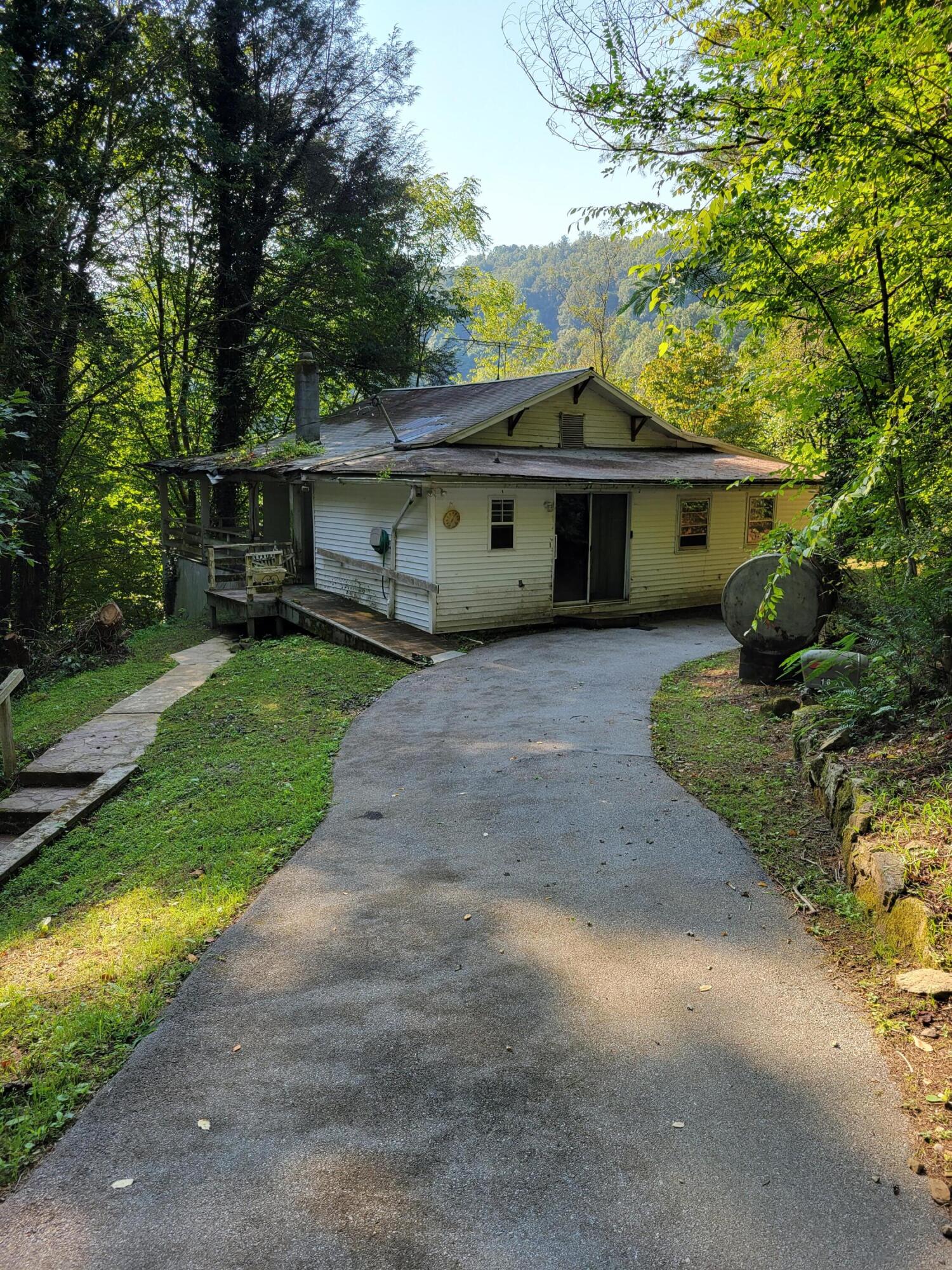 180 Simerly Creek Road Hampton, TN 37658 - Photo 10 of 22 180 simerly creek road, hampton tn 37658