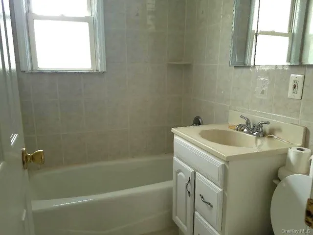 $2,500 | 625 East Broadway, Unit 4, Long Beach, NY 11561