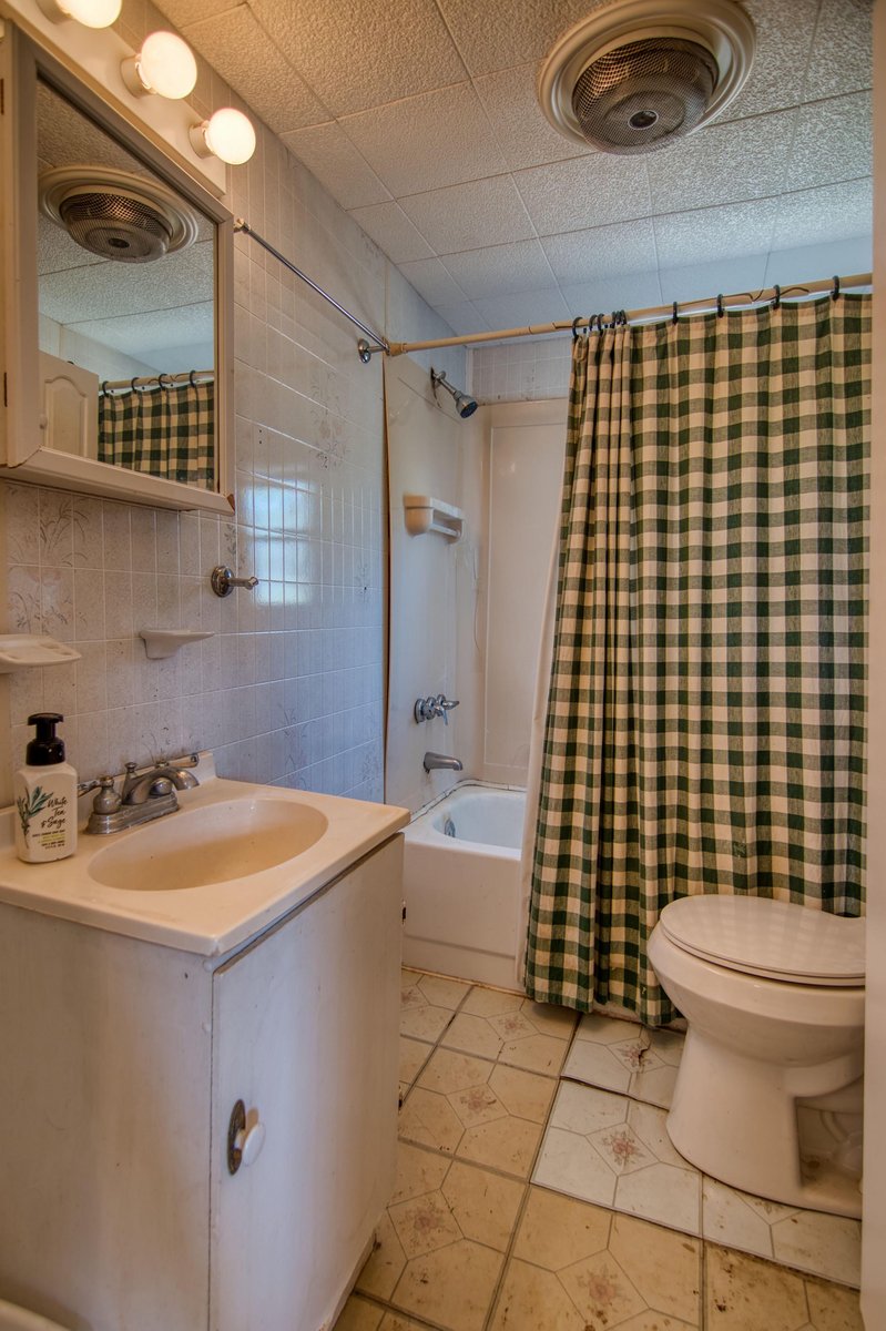 567 County Road 241 Rochelle, TX 76872 - Photo 23 of 31 Full bath with vanity, shower / bath combo, tile walls, and decorative backsplash