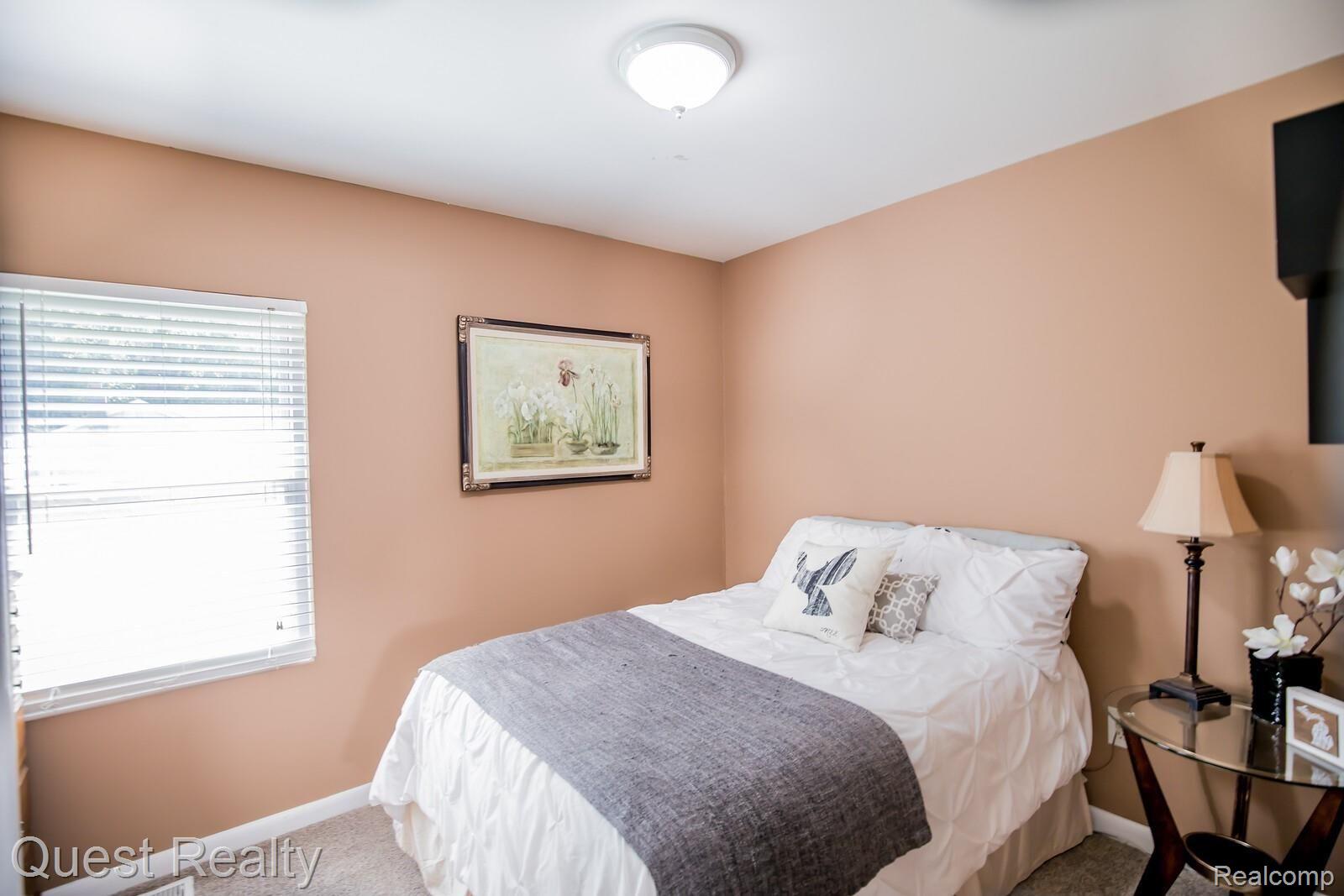 2583 Mann Road Waterford, MI 48329 - Photo 25 of 30 bed 2.jpg