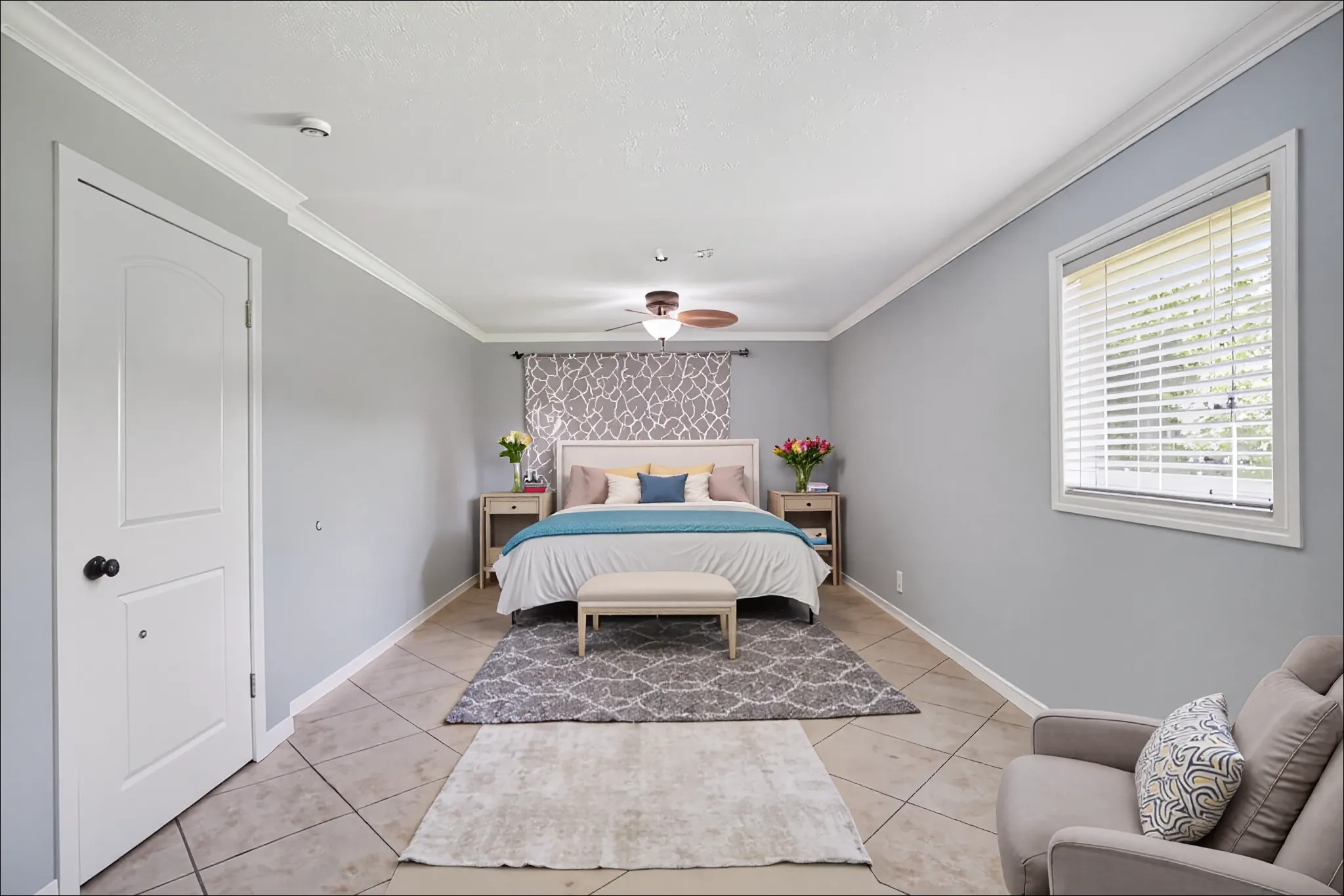 4920 Almeda Genoa Road Houston, TX 77048 - Photo 15 of 29 a living room with furniture and a window