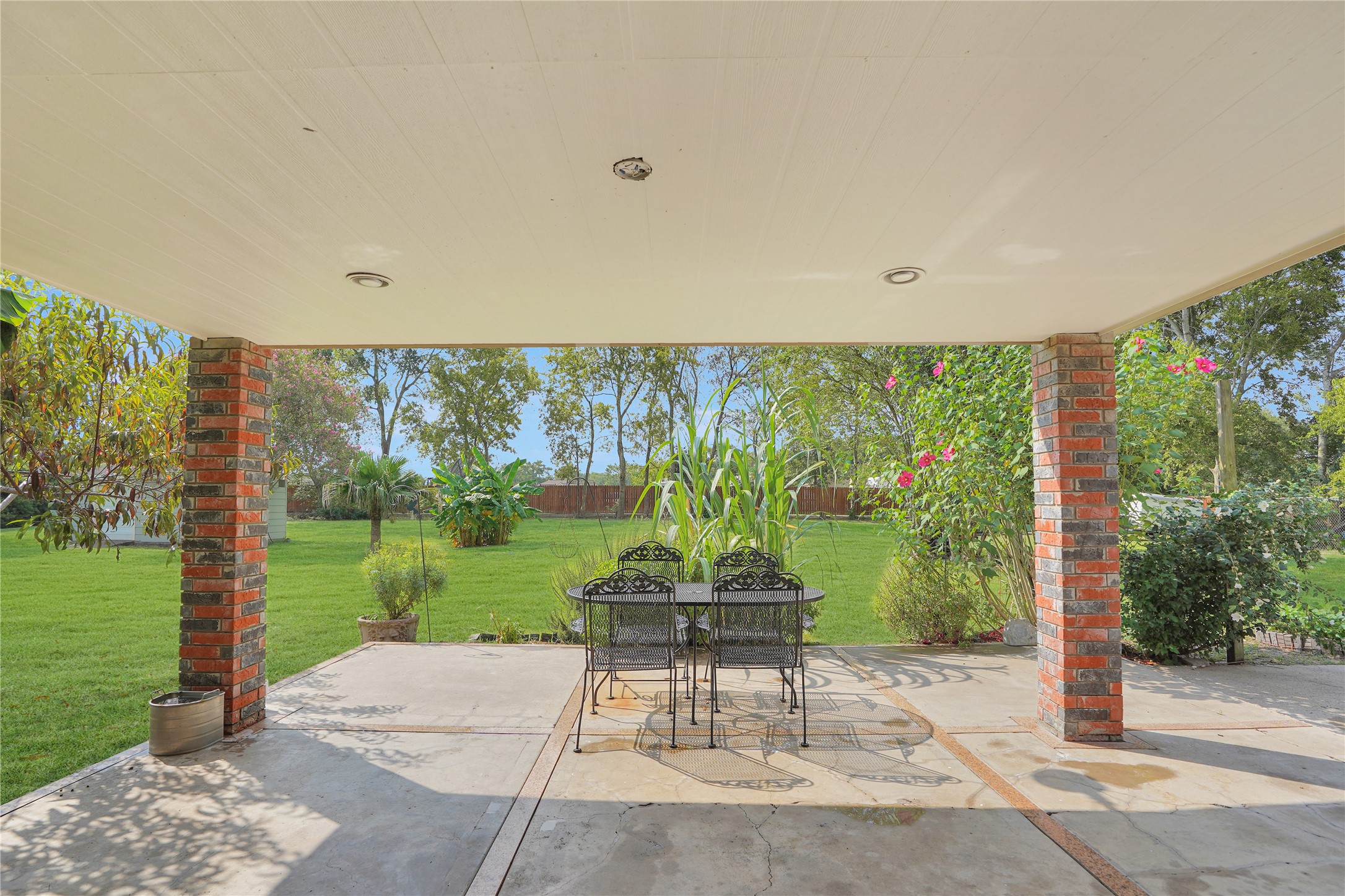 4920 Almeda Genoa Road Houston, TX 77048 - Photo 21 of 29 a garden view with a outdoor space