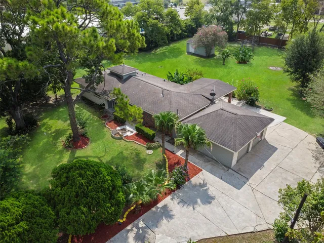 a view of a garden with a flower in a garden