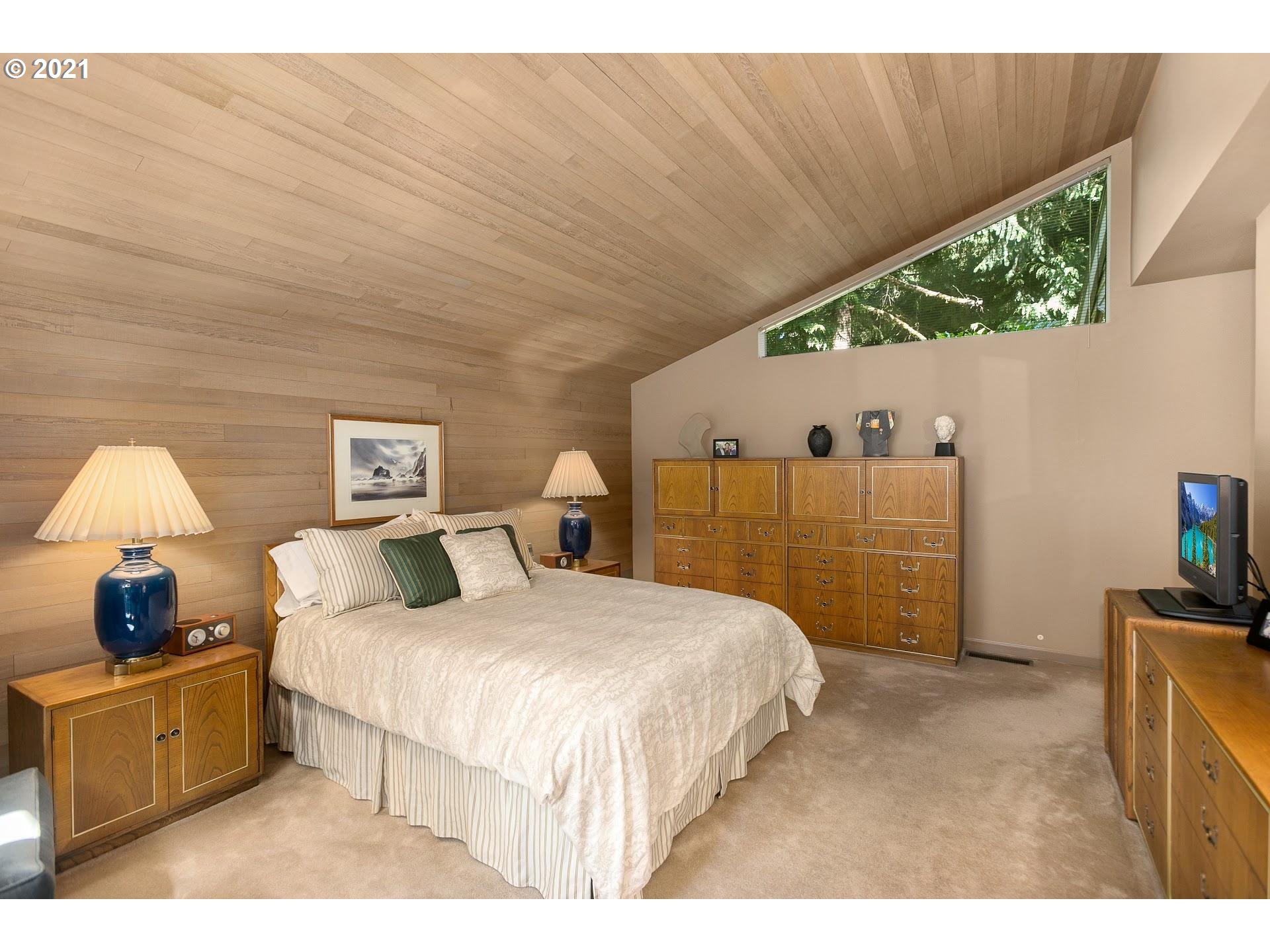 4823 Southwest Stonebrook Court Portland, OR 97239 - Photo 11 of 30 Gallery Image 11