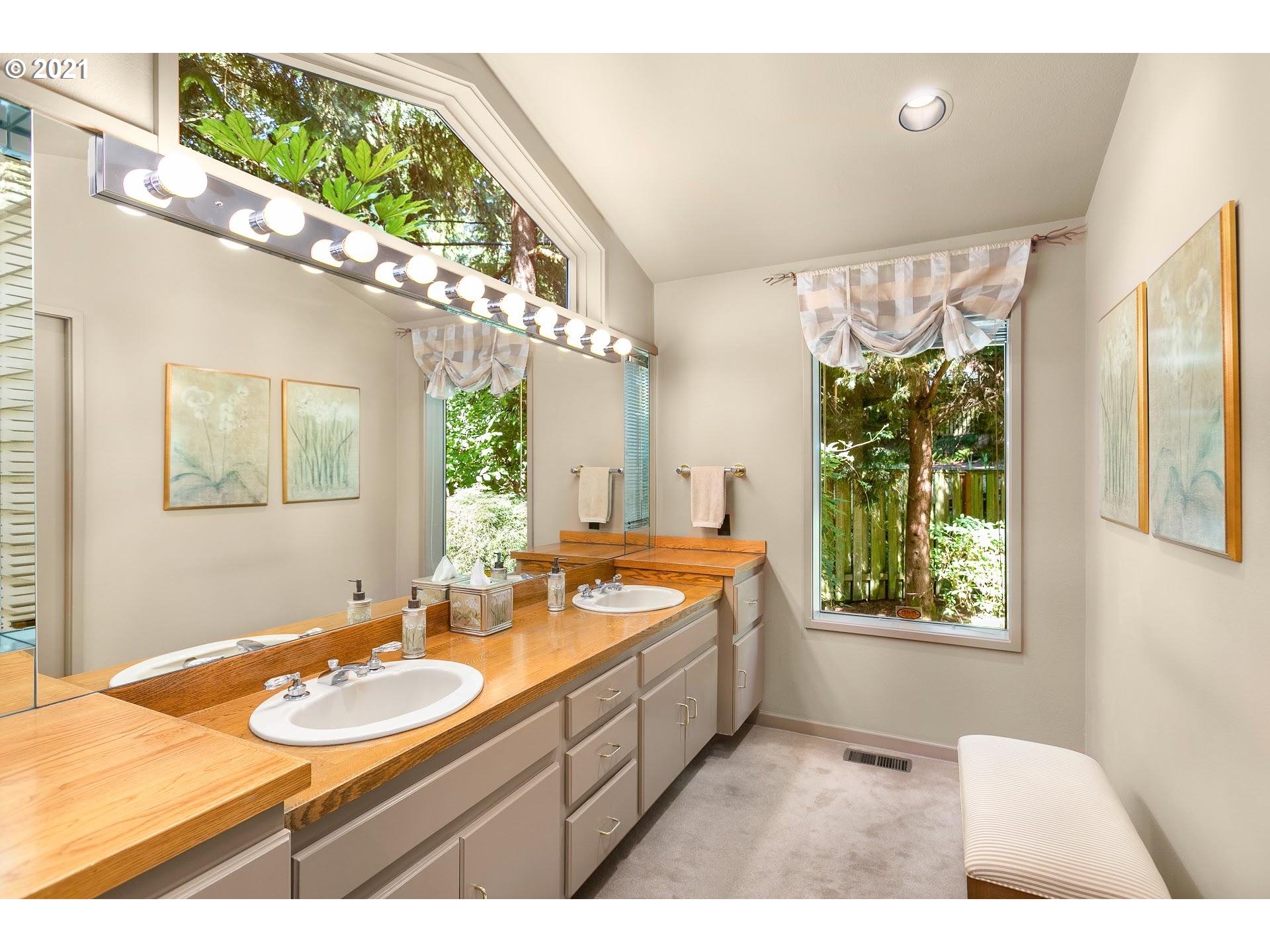 4823 Southwest Stonebrook Court Portland, OR 97239 - Photo 13 of 30 Gallery Image 13