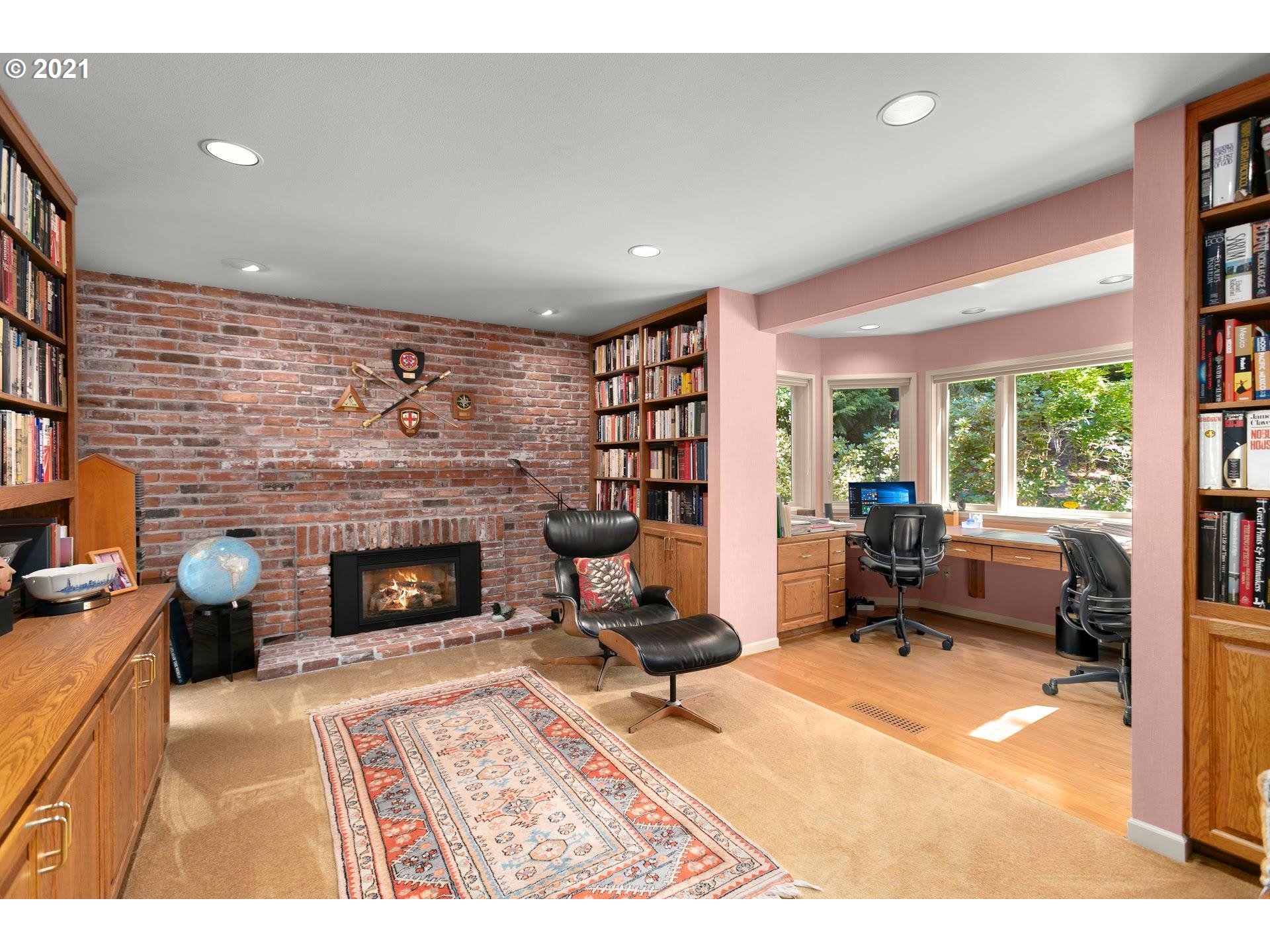 4823 Southwest Stonebrook Court Portland, OR 97239 - Photo 14 of 30 Gallery Image 14