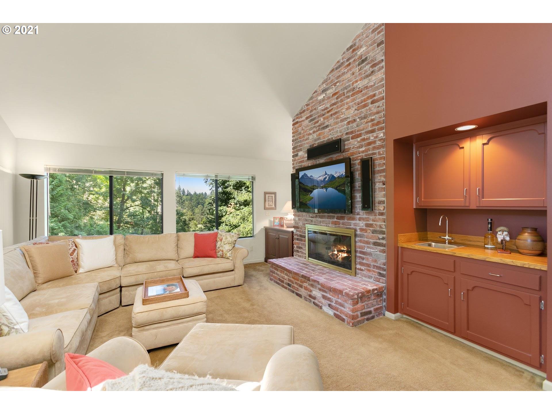4823 Southwest Stonebrook Court Portland, OR 97239 - Photo 18 of 30 Gallery Image 18