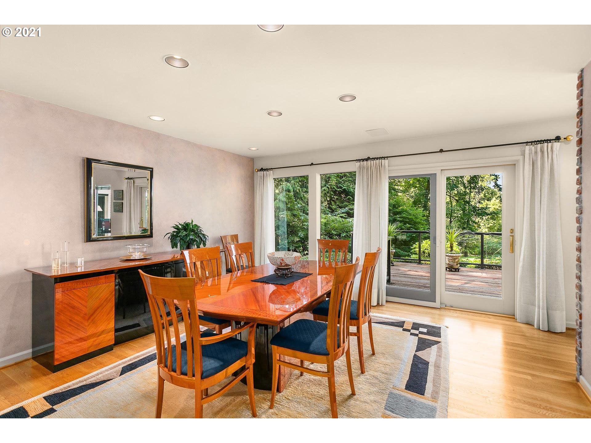 4823 Southwest Stonebrook Court Portland, OR 97239 - Photo 9 of 30 Gallery Image 9