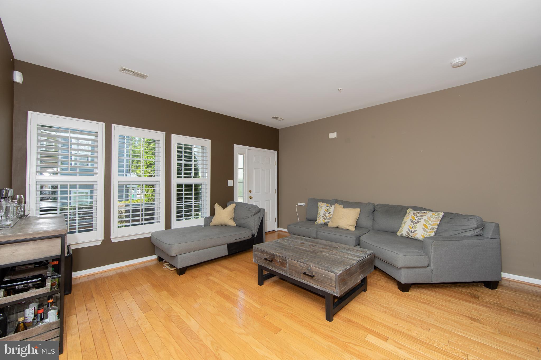 1 River Lane Riverside, NJ 08075 - Photo 6 of 23 Living room