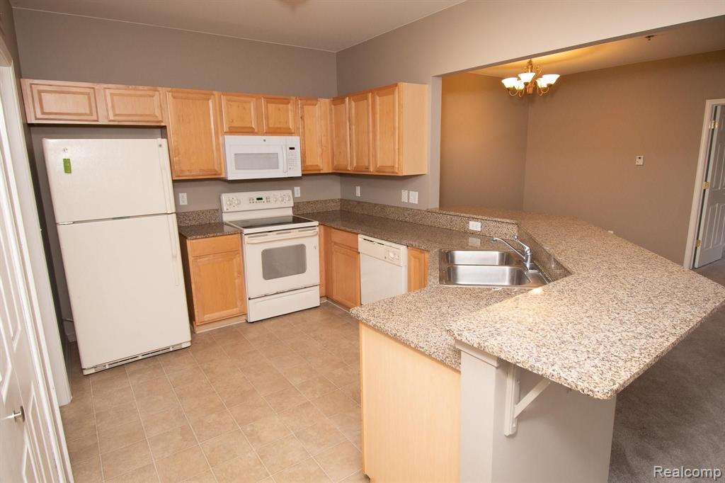 1746 Deepwood Circle, Unit 82 Rochester, MI 48307 - Photo 9 of 20