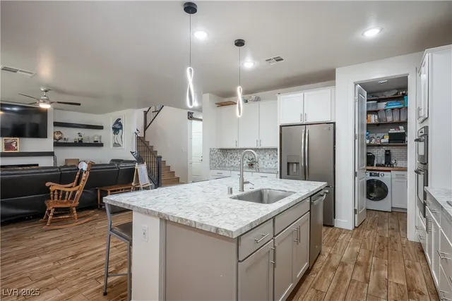 $834,000 | 8320 Carabiner Court, Las Vegas, NV 89166