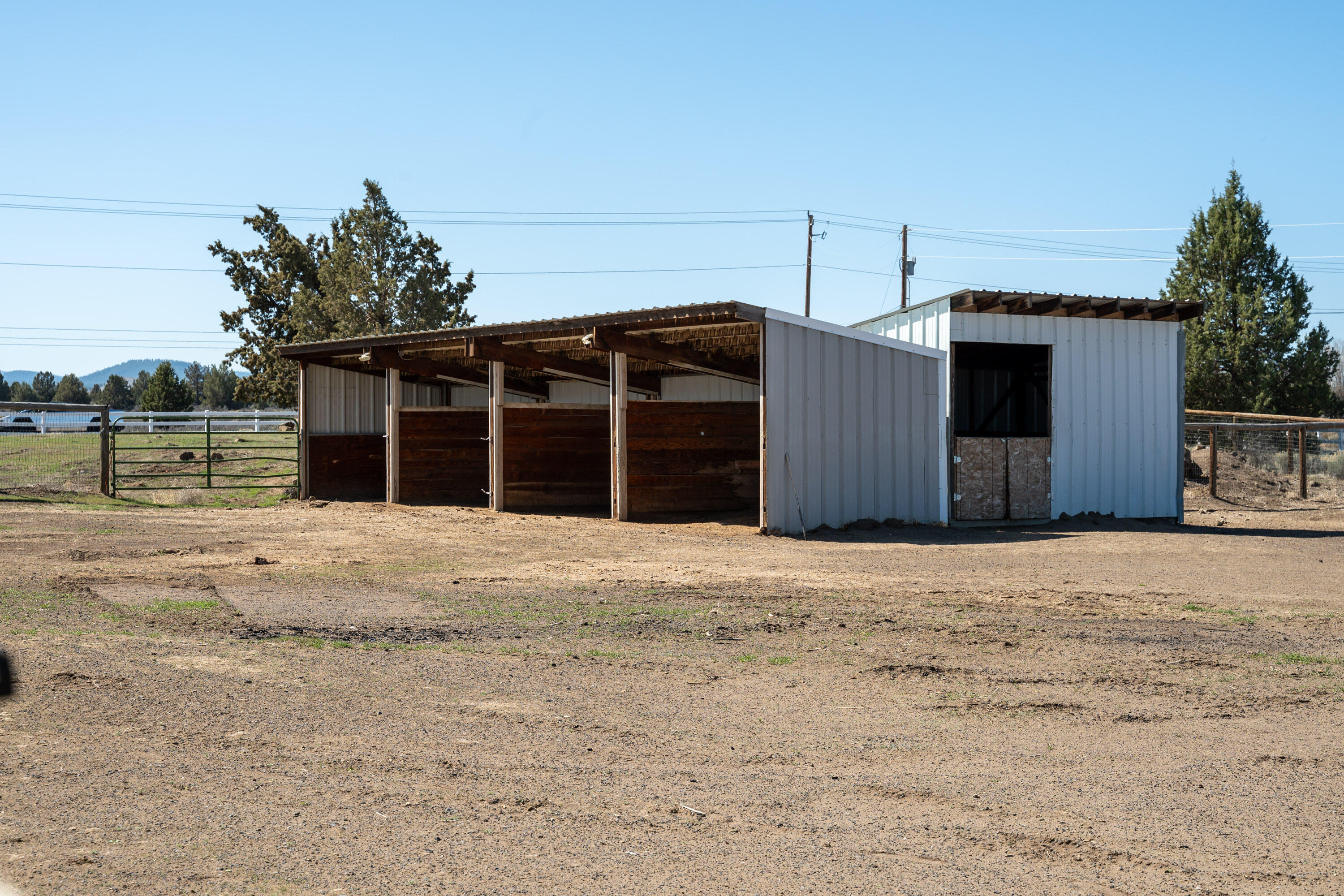 22540 Rickard Road Bend, OR 97702 - Photo 56 of 79 TPark_6539_041425