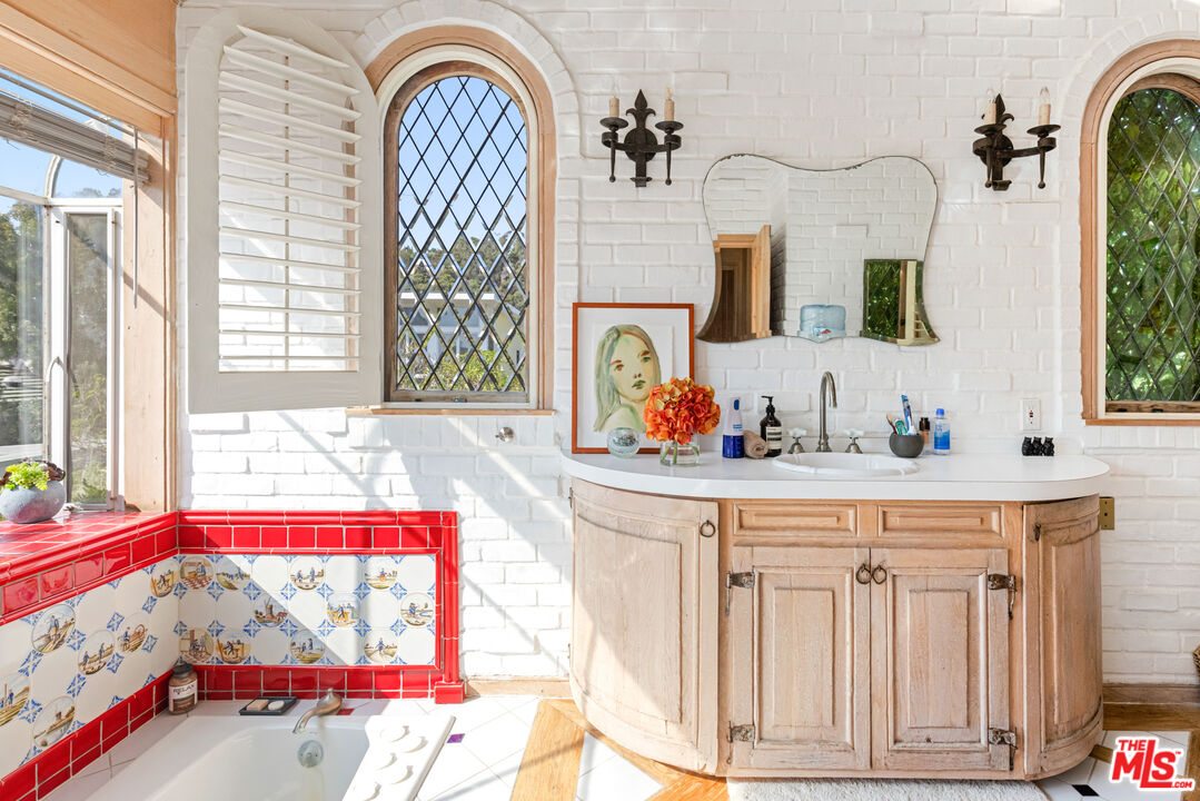 30870 Broad Beach Road Malibu, CA 90265 - Photo 14 of 28 a bath room with a window