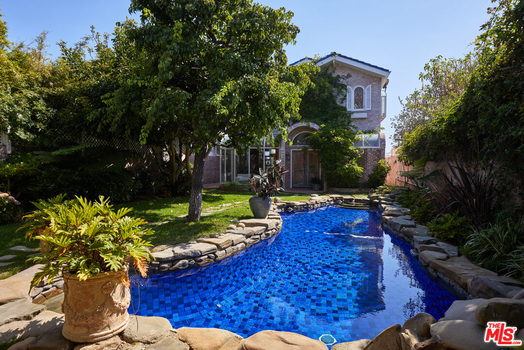 30870 Broad Beach Road Malibu, CA 90265 - Photo 18 of 28 a view of a fountain in front of house