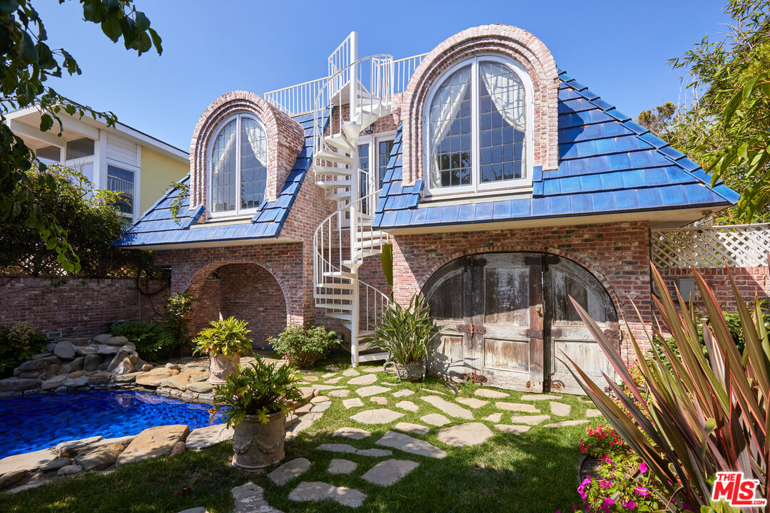 30870 Broad Beach Road Malibu, CA 90265 - Photo 19 of 28 a front view of a house with garden
