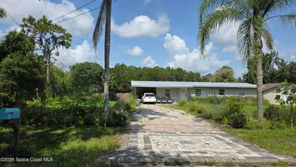 a view of backyard of a house