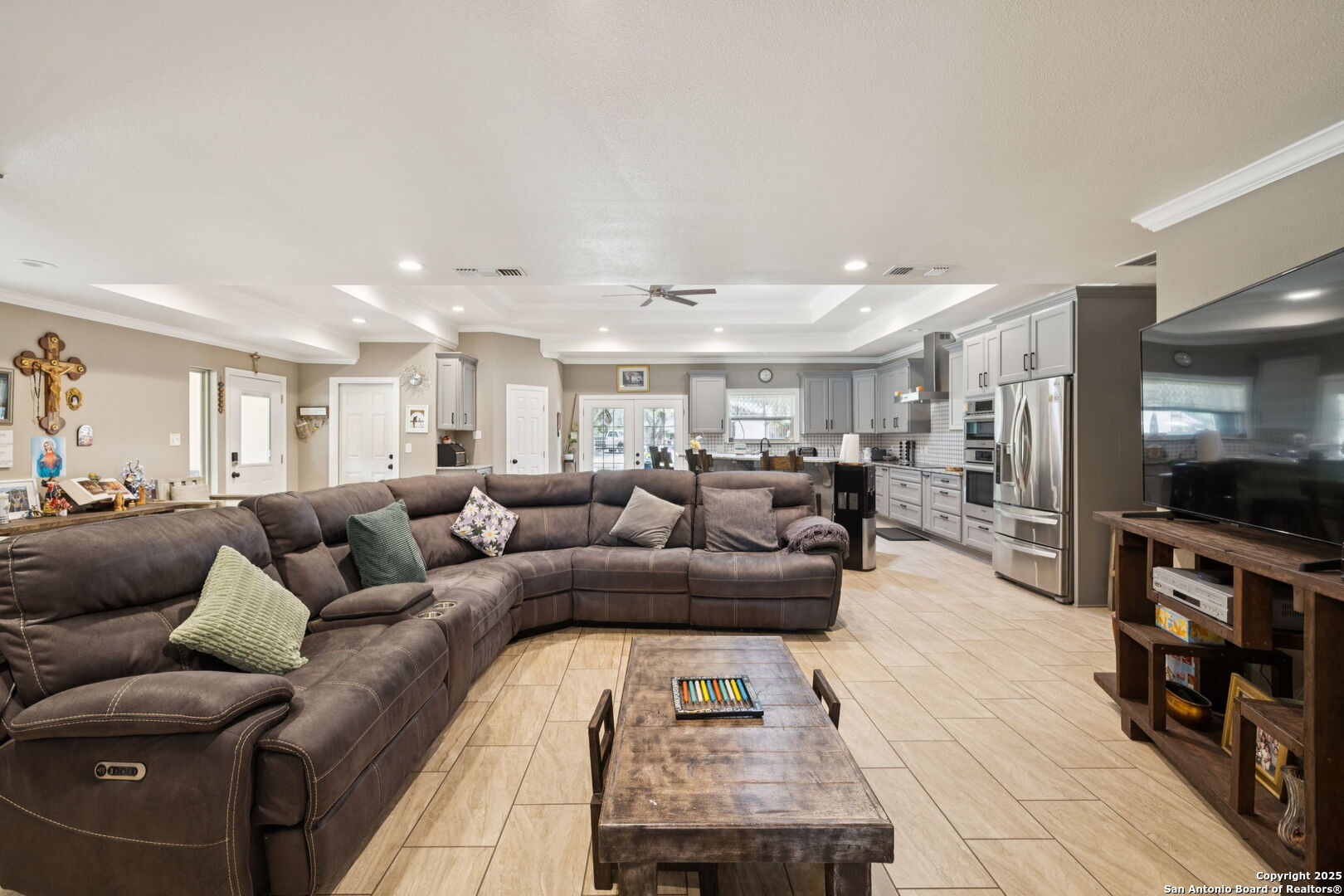 450 Georg Oaks Bulverde, TX 78163 - Photo 24 of 41 a living room with furniture and a flat screen tv